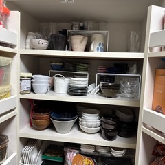 1〜13までまとめて無料で引き取りお願いします。2食器棚、食料保管庫の画像