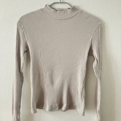 UNIQLO  リブハイネックTの画像
