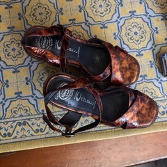 Jeffrey Campbell パンプスの画像