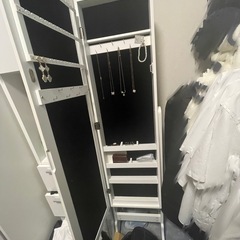 ニトリ収納付き姿見の画像