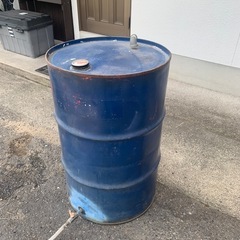 ⭐️灯油タンク　２００Ｌ　ドラム缶⭐️燃料取り出しコック　燃料ゲージ付き⭐️漏れなど無し⭐️燃料タンク⭐️軽油⭐️の画像
