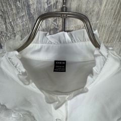 SHEIN ホワイト レース付きシャツ L
の画像