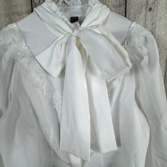 SHEIN ホワイト レース付きシャツ L
の画像