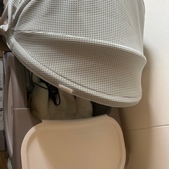 早くお譲りしたいので値下げ交渉OKです！電動ハイローチェアの画像