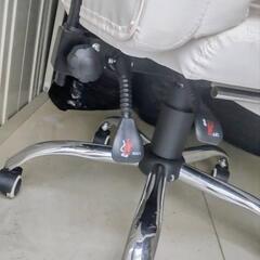 オフィスチェア　椅子　伸縮可能のオットマン　高さ調節機能　ゲーミングチェア　ホワイトの画像