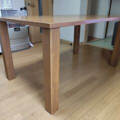ダイニングテーブルの画像