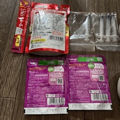 キャットフードと関連グッズの画像