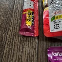 キャットフードと関連グッズの画像