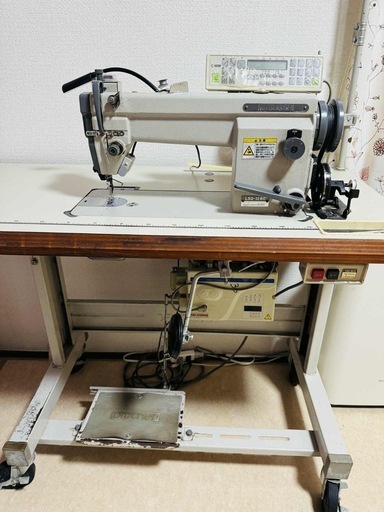 MITSUBISHI LS2-1280 工業用本縫いミシン。