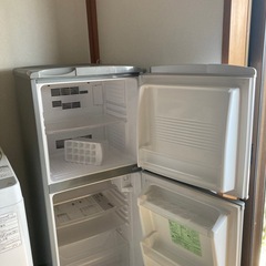 冷凍冷蔵庫 SANYO・2006年式・137L・SR-141M(SB)・洗濯機 / ｵｰﾌﾞﾝﾚﾝｼﾞ等も出品して居ます、ｾｯﾄ購入の方は割引致します！【神奈川県(平塚駅～直線約２０km圏内) 送料と設置無料】全国発送は致しません・お問い合わせ～2日以内のお約束で5%割引致します！・希望者多数でも誠実にご対応致します。の画像