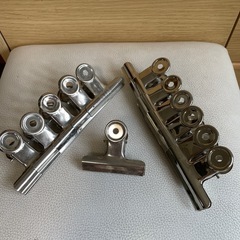 事務山型クリップ大量セットの画像