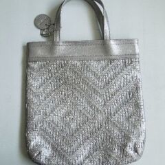 【受付終了】Guy Laroche(ギ・ラロッシュ) シルバーの手提げバックの画像