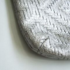 【受付終了】Guy Laroche(ギ・ラロッシュ) シルバーの手提げバックの画像