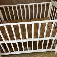 カトージ　ベビーベッドの画像