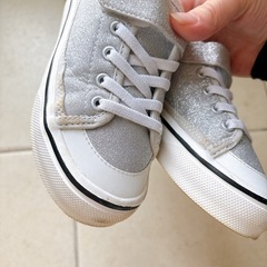 VANS 子供用スニーカー19cm シルバーグリッターの画像