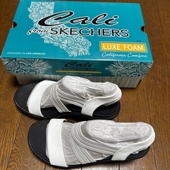 新品SKECHERSサンダル