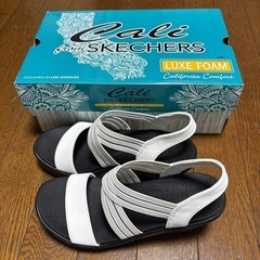 新品SKECHERSサンダルの画像