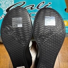 新品SKECHERSサンダルの画像