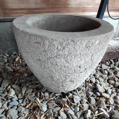 石臼　メダカの鉢　睡蓮鉢　外径約54cm 開口部径約40cm 高さ約44cmの画像