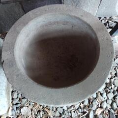 石臼　メダカの鉢　睡蓮鉢　外径約54cm 開口部径約40cm 高さ約44cmの画像