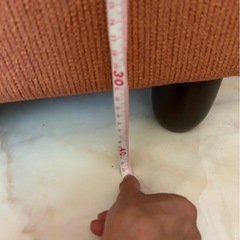 20%オフ【値段交渉可】オレンジソファ(背もたれなし)の画像