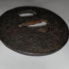 骨董品　本物の日本刀の鍔　刀装具　アンティーク　鍔　鐔　の画像