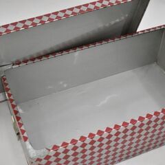 レトロブリキ衣装ケースの画像