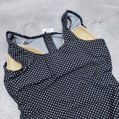 【Lサイズ】黒地に白のドット柄 ワンピース水着 ネイビーのショートパンツの画像