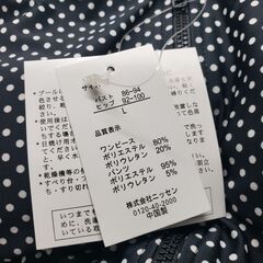 【Lサイズ】黒地に白のドット柄 ワンピース水着 ネイビーのショートパンツの画像