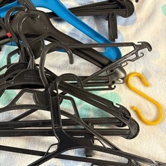 G0717 プラスチック製ハンガー　まとめ売りの画像