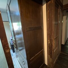 レトロな昭和の洋ダンス　横浜元町の家具屋さんの画像