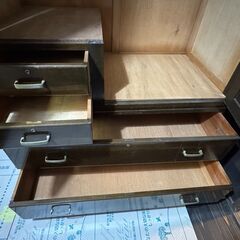 レトロな昭和の洋ダンス　横浜元町の家具屋さんの画像
