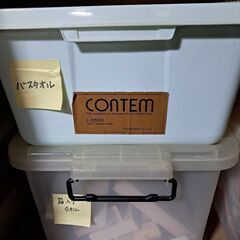 缶等の衣装ケースの画像