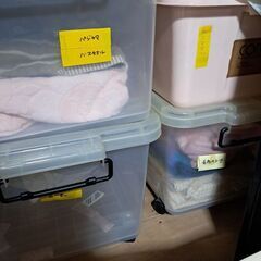 缶等の衣装ケースの画像
