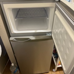 引き取り限定！シャープ　2ドア　冷蔵冷凍庫　シルバーの画像