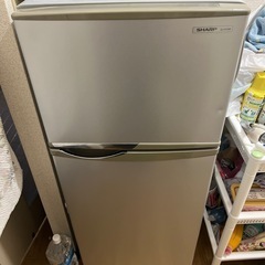引き取り限定！シャープ　2ドア　冷蔵冷凍庫　シルバーの画像