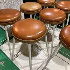 【本革/スツール】オイルレザー　茶色　ブラウン　白　ホワイト　オシャレ　おしゃれ　お洒落　家具　インテリア　イス　椅子　チェア　店舗用品　什器　雑貨　アンティーク　カフェ　飲食店【7脚あり/1脚の価格】の画像