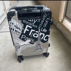 ファッショナブルな20インチのハイブリッドラゲージ。伸縮ハンドル、スピナーホイール、TSAロック付き。耐久性のあるABS+PC素材、カジュアルスタイルの画像