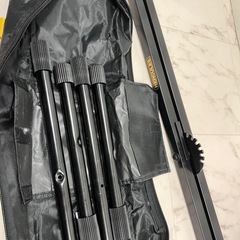 HERCULES製のKS100B X型キーボードスタンドの画像