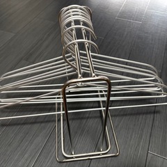 美品　ハンガー 収納 ホルダー 洗濯ハンガー 収納スタンド 収納 スチールハンガー収納ラック の画像
