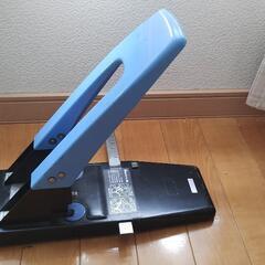 大きな穴あけパンチの画像
