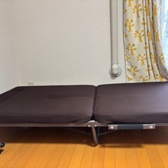 【取引先決定】折りたたみリクライニングベッド✨ソファにも！7/22まで引き取り希望の画像