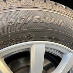 スタッドレスタイヤ　ホイール付き　15インチ　プリウス　５０系等の画像