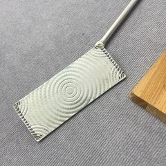 くすの木のまな板とクイックルワイパーの画像