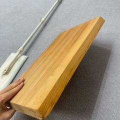 くすの木のまな板とクイックルワイパーの画像