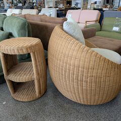 ジモティー見た！で5%OFF【一人掛けソファ】ニトリ ラタン 籐 パーソナルチェア イス 椅子 1Pソファ サイドテーブル付き : ナチュラルの画像