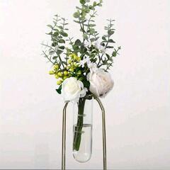 【新品・未使用】　　金属フレーム付き
ゴールデンベース
花瓶の画像