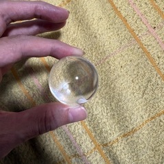 水晶の小さな玉です 破格の値段です 値段交渉可能ですの画像