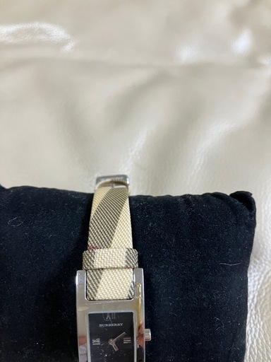 美品稼働　BURBERRY 腕時計　ブラック フェイス　バーバリー柄のベルト