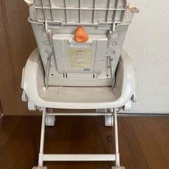 Combi手動ハイローチェアの画像